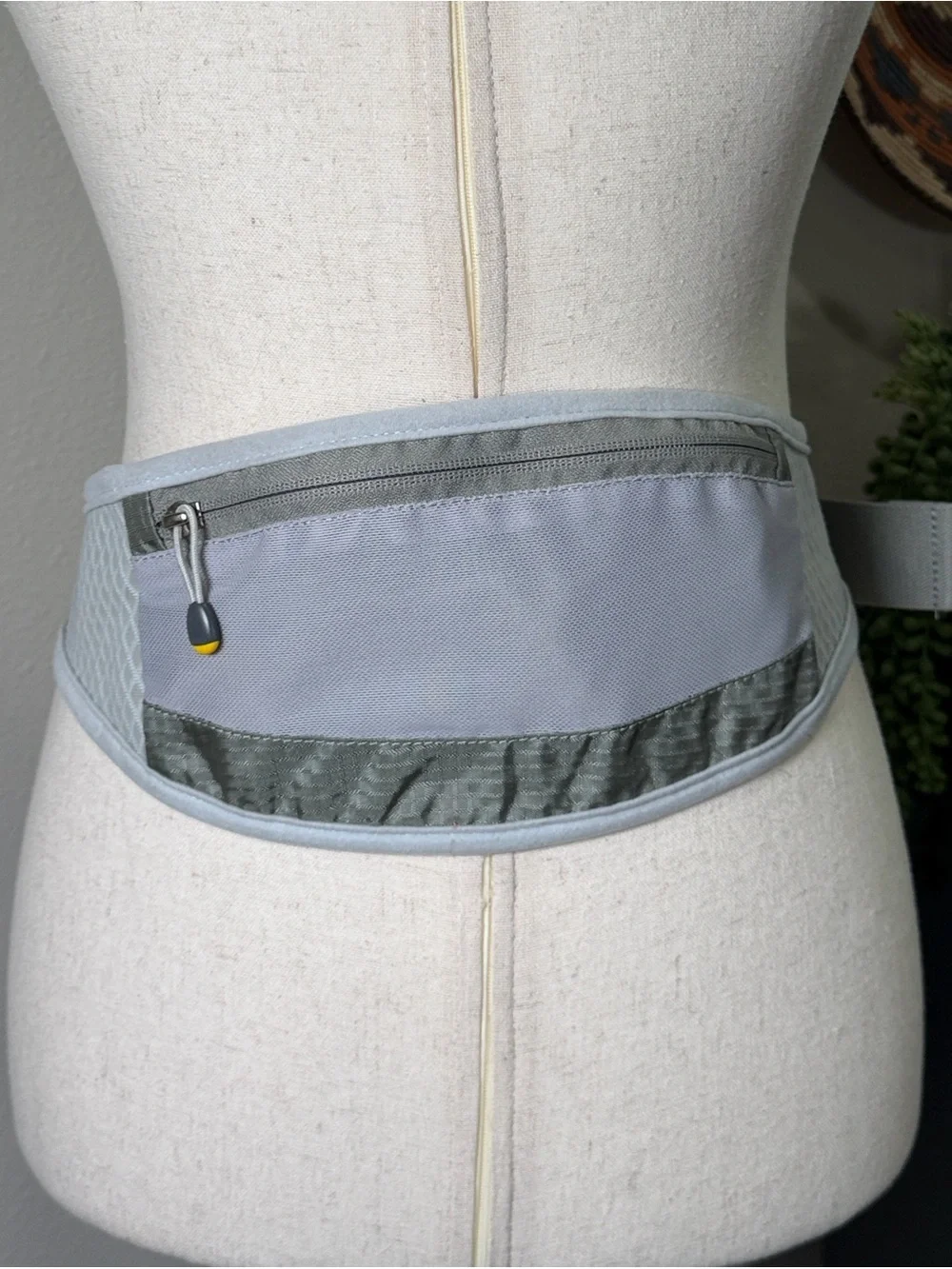 Nathan Sports Running Waist Pack Gray & White Unisex Mens Women’s